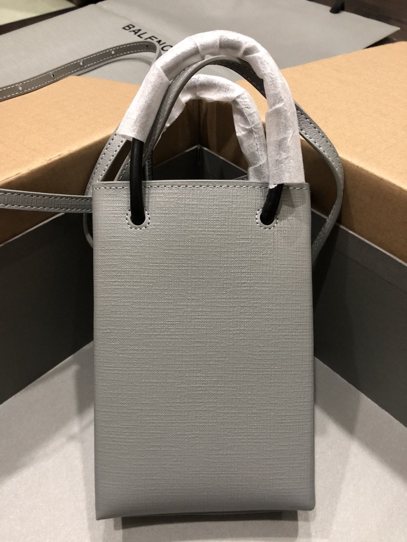 Ba1en*iaga shopping bags